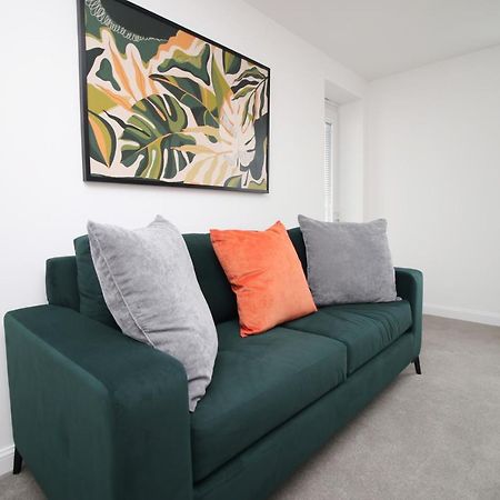 No 43 Stadium Views By Ssw - 2Br, Parking, Sleeps 4, 3Min Walk To Stadium, 10Min Drive To City Centre, Marina And Close To M4 Morriston ภายนอก รูปภาพ