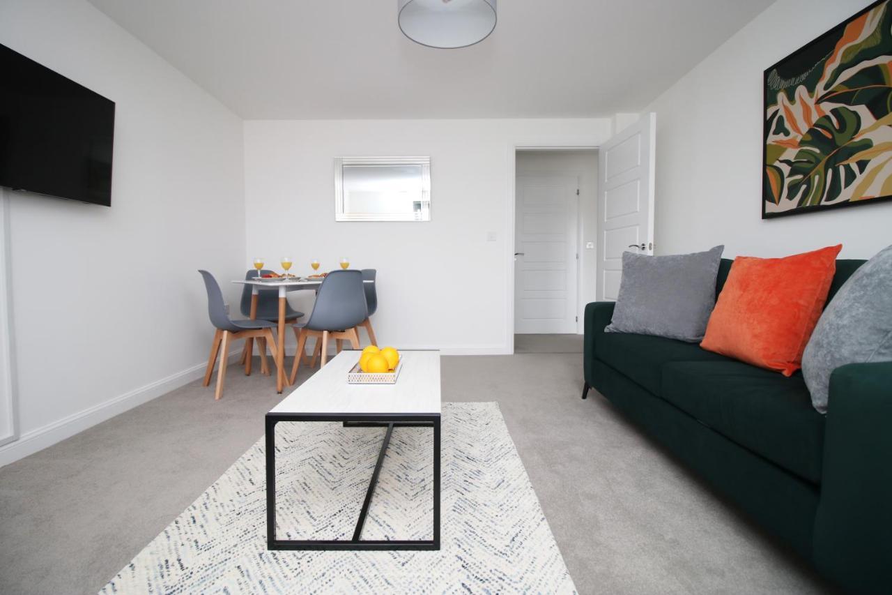 No 43 Stadium Views By Ssw - 2Br, Parking, Sleeps 4, 3Min Walk To Stadium, 10Min Drive To City Centre, Marina And Close To M4 Morriston ภายนอก รูปภาพ