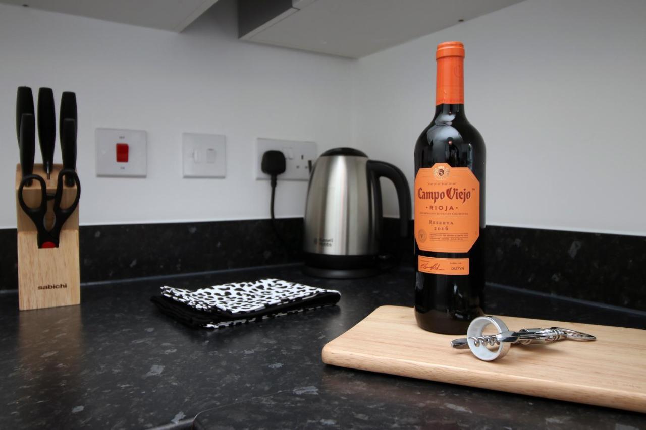 No 43 Stadium Views By Ssw - 2Br, Parking, Sleeps 4, 3Min Walk To Stadium, 10Min Drive To City Centre, Marina And Close To M4 Morriston ภายนอก รูปภาพ
