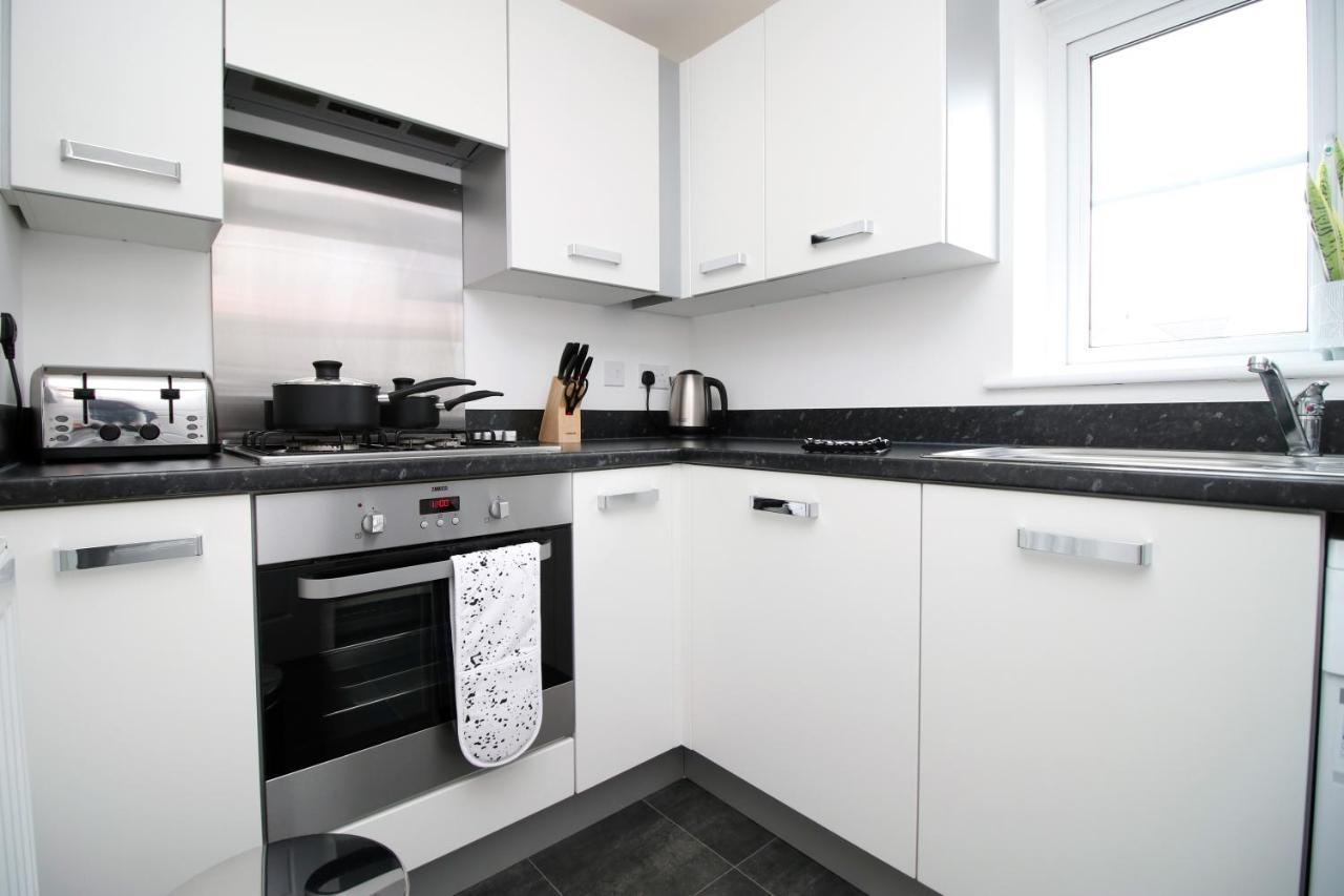 No 43 Stadium Views By Ssw - 2Br, Parking, Sleeps 4, 3Min Walk To Stadium, 10Min Drive To City Centre, Marina And Close To M4 Morriston ภายนอก รูปภาพ