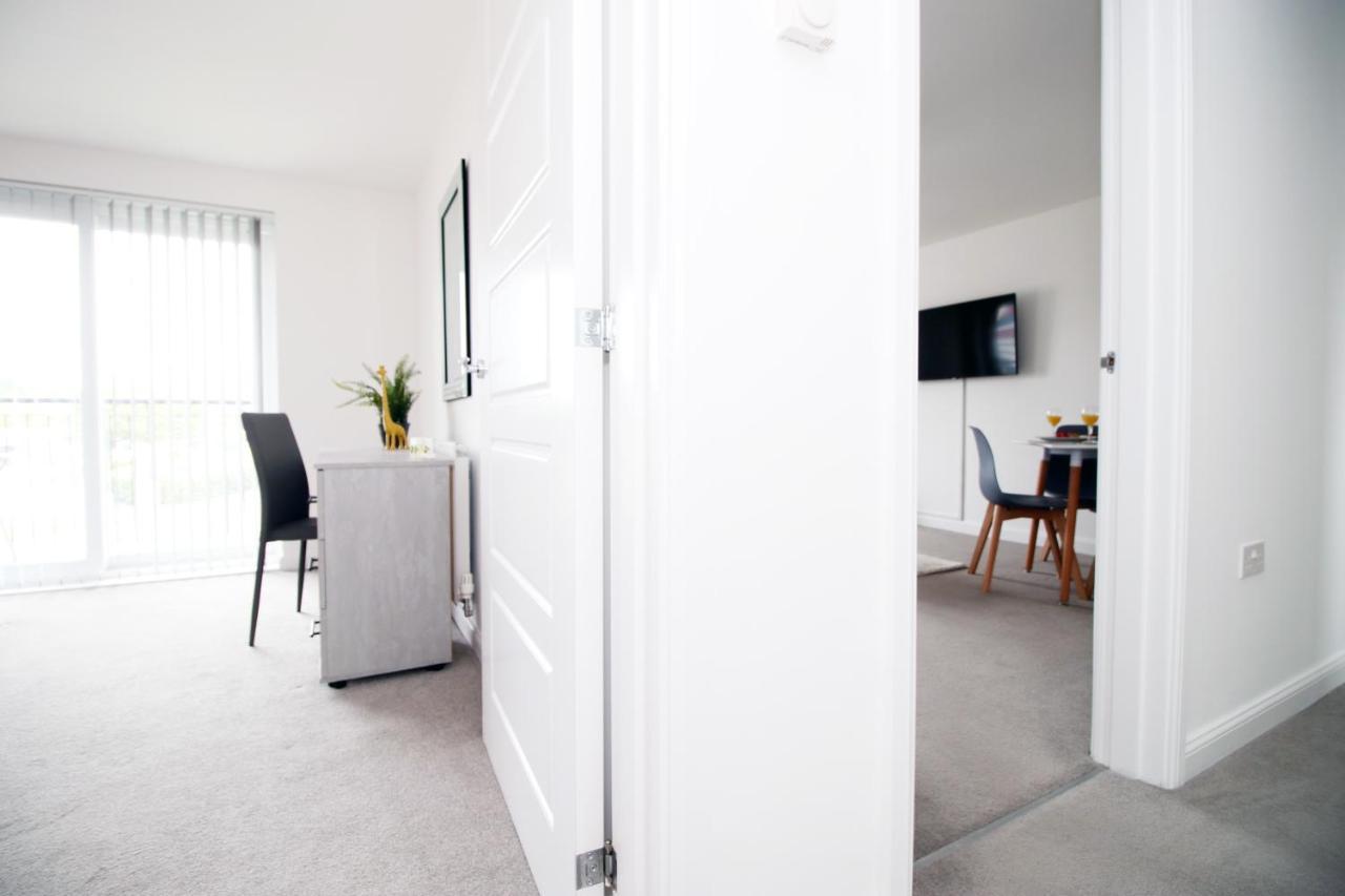No 43 Stadium Views By Ssw - 2Br, Parking, Sleeps 4, 3Min Walk To Stadium, 10Min Drive To City Centre, Marina And Close To M4 Morriston ภายนอก รูปภาพ