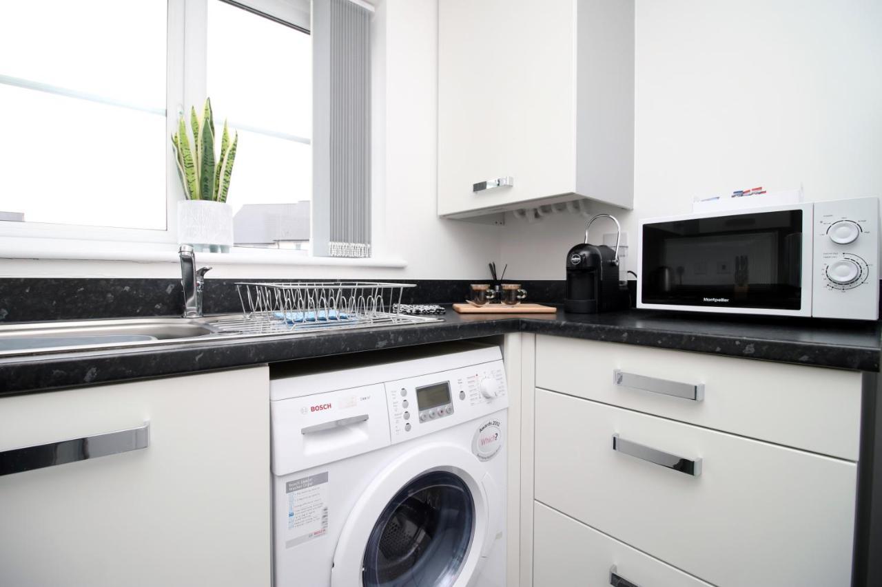 No 43 Stadium Views By Ssw - 2Br, Parking, Sleeps 4, 3Min Walk To Stadium, 10Min Drive To City Centre, Marina And Close To M4 Morriston ภายนอก รูปภาพ