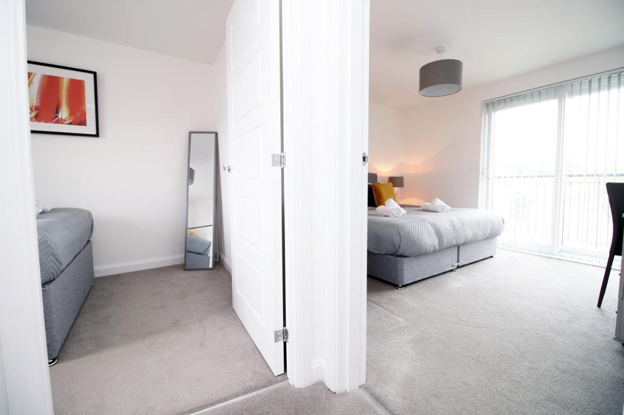 No 43 Stadium Views By Ssw - 2Br, Parking, Sleeps 4, 3Min Walk To Stadium, 10Min Drive To City Centre, Marina And Close To M4 Morriston ภายนอก รูปภาพ