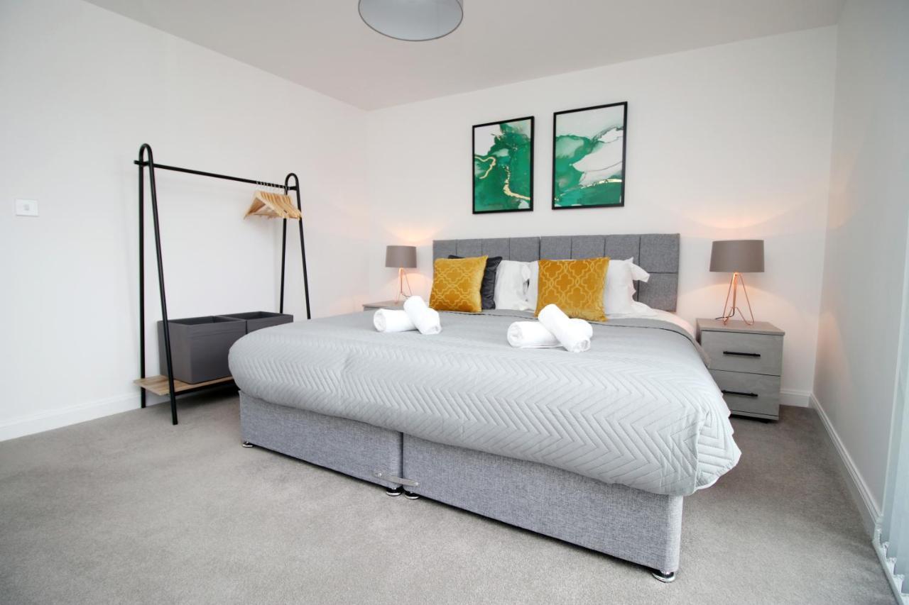 No 43 Stadium Views By Ssw - 2Br, Parking, Sleeps 4, 3Min Walk To Stadium, 10Min Drive To City Centre, Marina And Close To M4 Morriston ภายนอก รูปภาพ