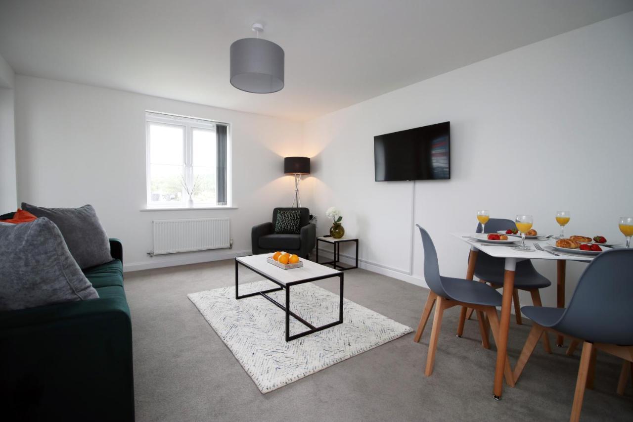 No 43 Stadium Views By Ssw - 2Br, Parking, Sleeps 4, 3Min Walk To Stadium, 10Min Drive To City Centre, Marina And Close To M4 Morriston ภายนอก รูปภาพ