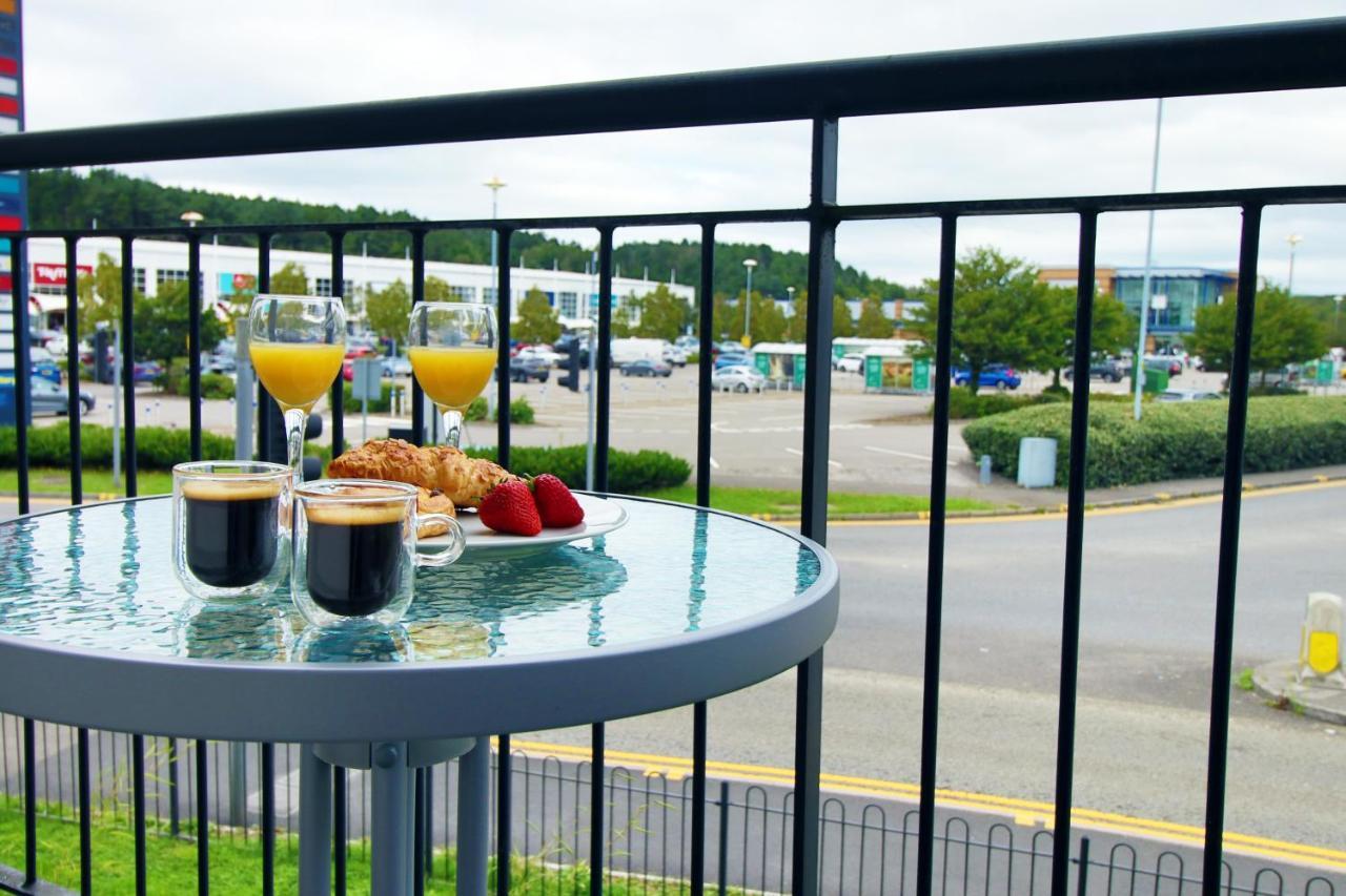 No 43 Stadium Views By Ssw - 2Br, Parking, Sleeps 4, 3Min Walk To Stadium, 10Min Drive To City Centre, Marina And Close To M4 Morriston ภายนอก รูปภาพ