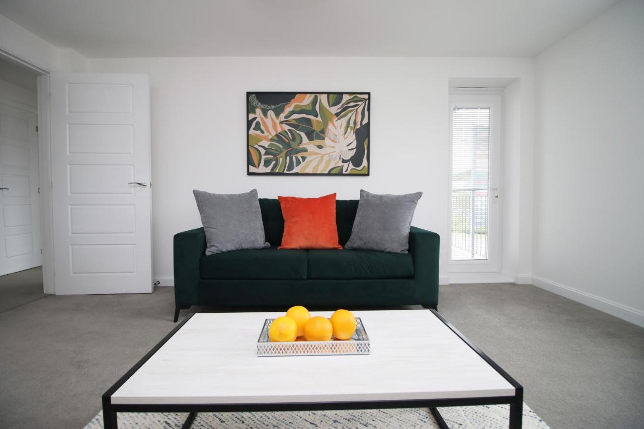 No 43 Stadium Views By Ssw - 2Br, Parking, Sleeps 4, 3Min Walk To Stadium, 10Min Drive To City Centre, Marina And Close To M4 Morriston ภายนอก รูปภาพ