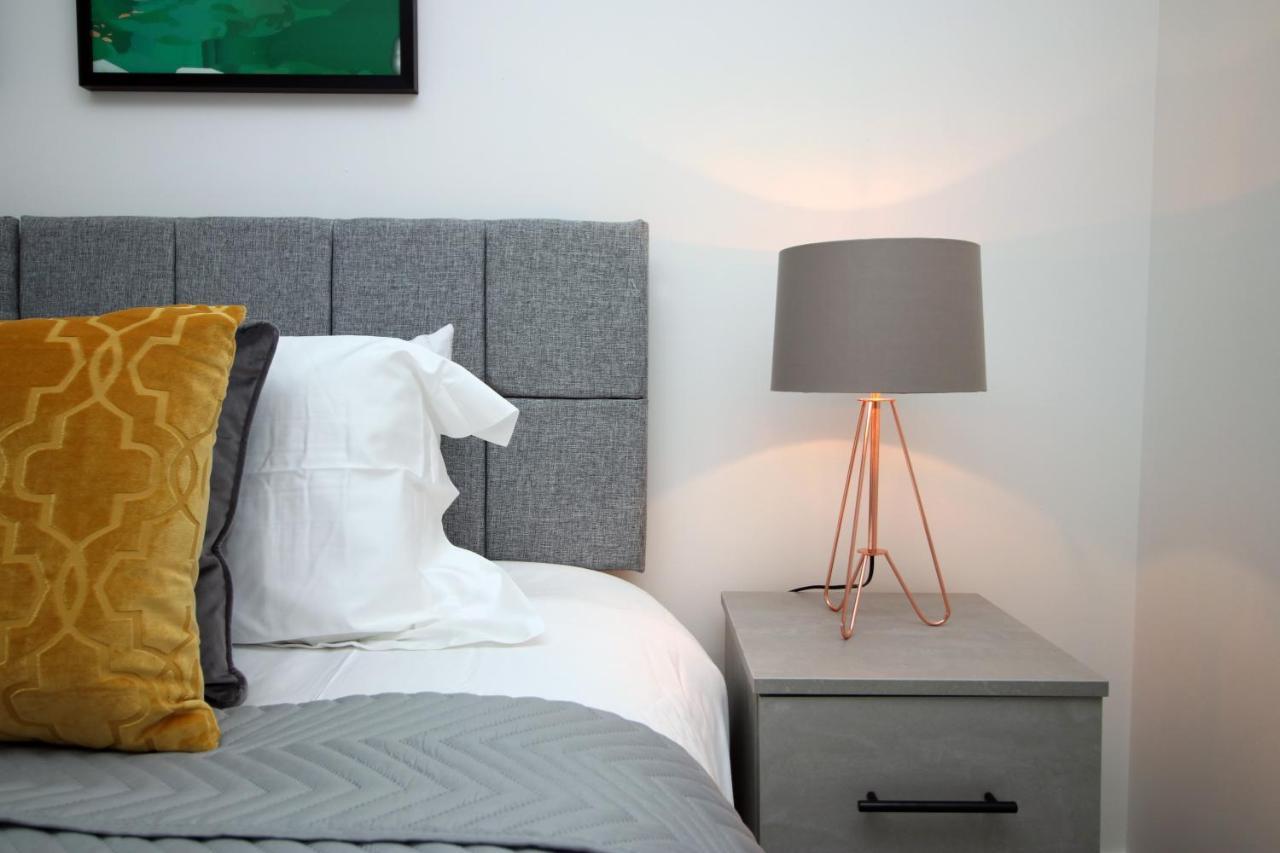 No 43 Stadium Views By Ssw - 2Br, Parking, Sleeps 4, 3Min Walk To Stadium, 10Min Drive To City Centre, Marina And Close To M4 Morriston ภายนอก รูปภาพ
