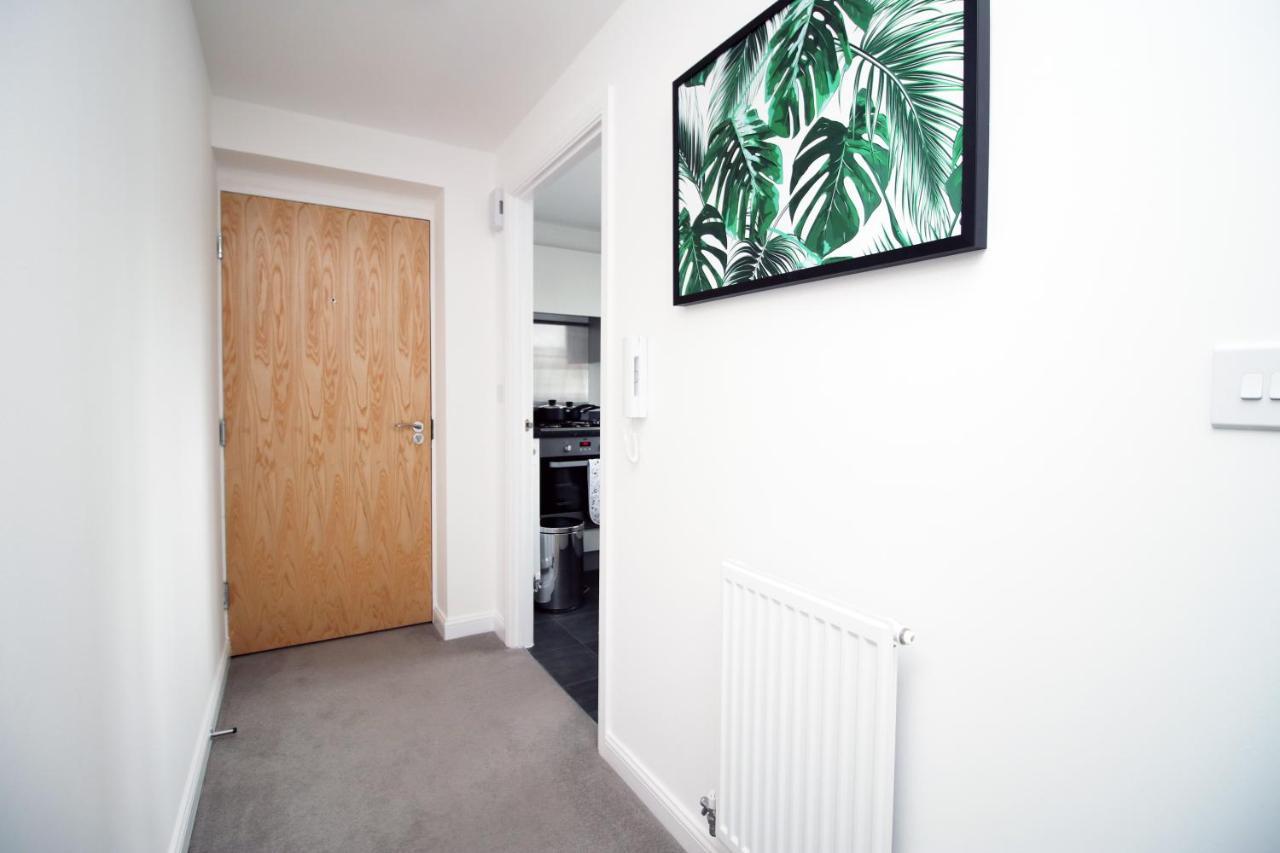 No 43 Stadium Views By Ssw - 2Br, Parking, Sleeps 4, 3Min Walk To Stadium, 10Min Drive To City Centre, Marina And Close To M4 Morriston ภายนอก รูปภาพ