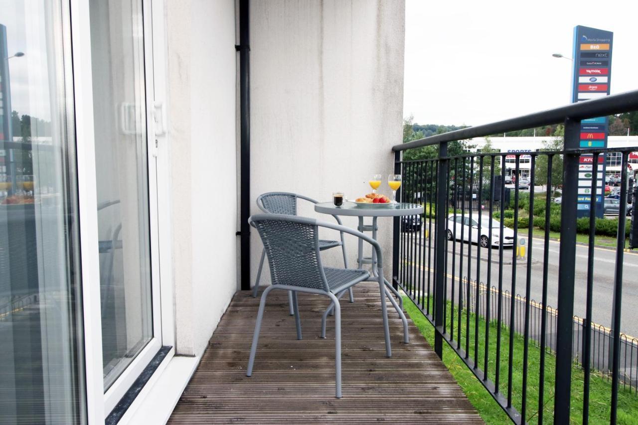 No 43 Stadium Views By Ssw - 2Br, Parking, Sleeps 4, 3Min Walk To Stadium, 10Min Drive To City Centre, Marina And Close To M4 Morriston ภายนอก รูปภาพ