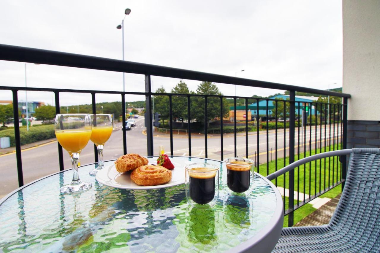 No 43 Stadium Views By Ssw - 2Br, Parking, Sleeps 4, 3Min Walk To Stadium, 10Min Drive To City Centre, Marina And Close To M4 Morriston ภายนอก รูปภาพ